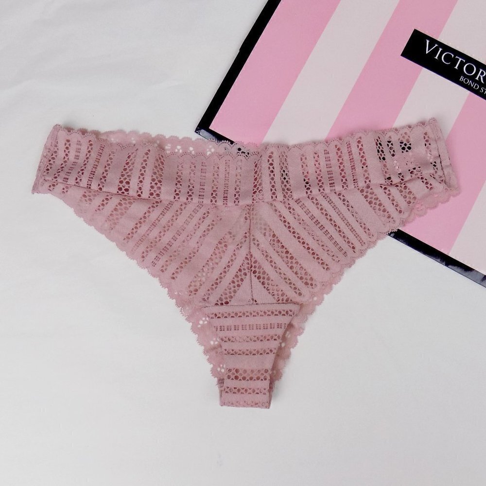 nwt VS luxe cheeky lace peekaboo back cutout